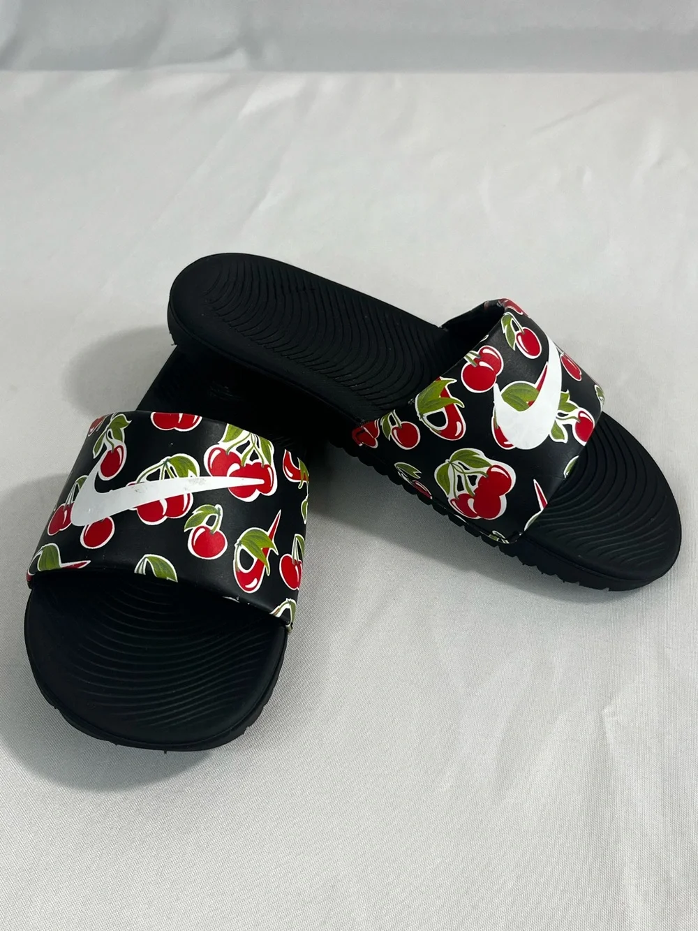 Nike Kawa Cherry Slide SE Sandals with White Swoosh Youth Size 3